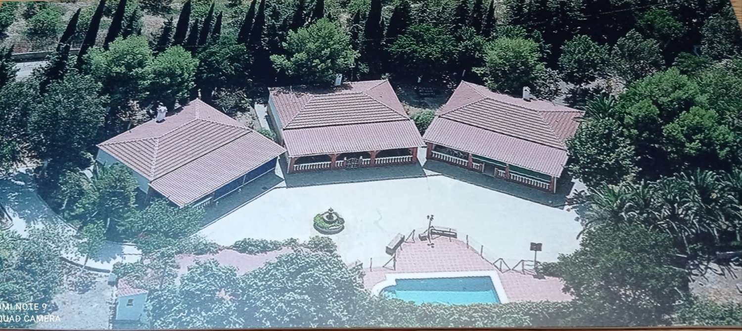 Fabulosa finca con tres casas y piscina