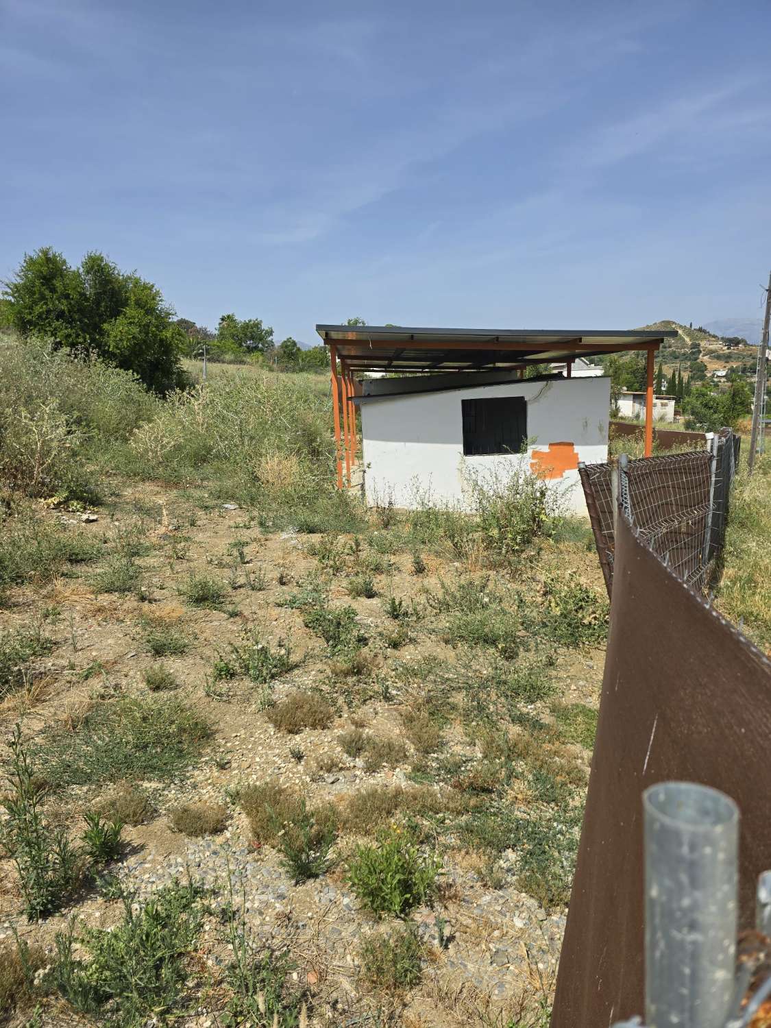 Parcela rustica con una casa registrada para reformar