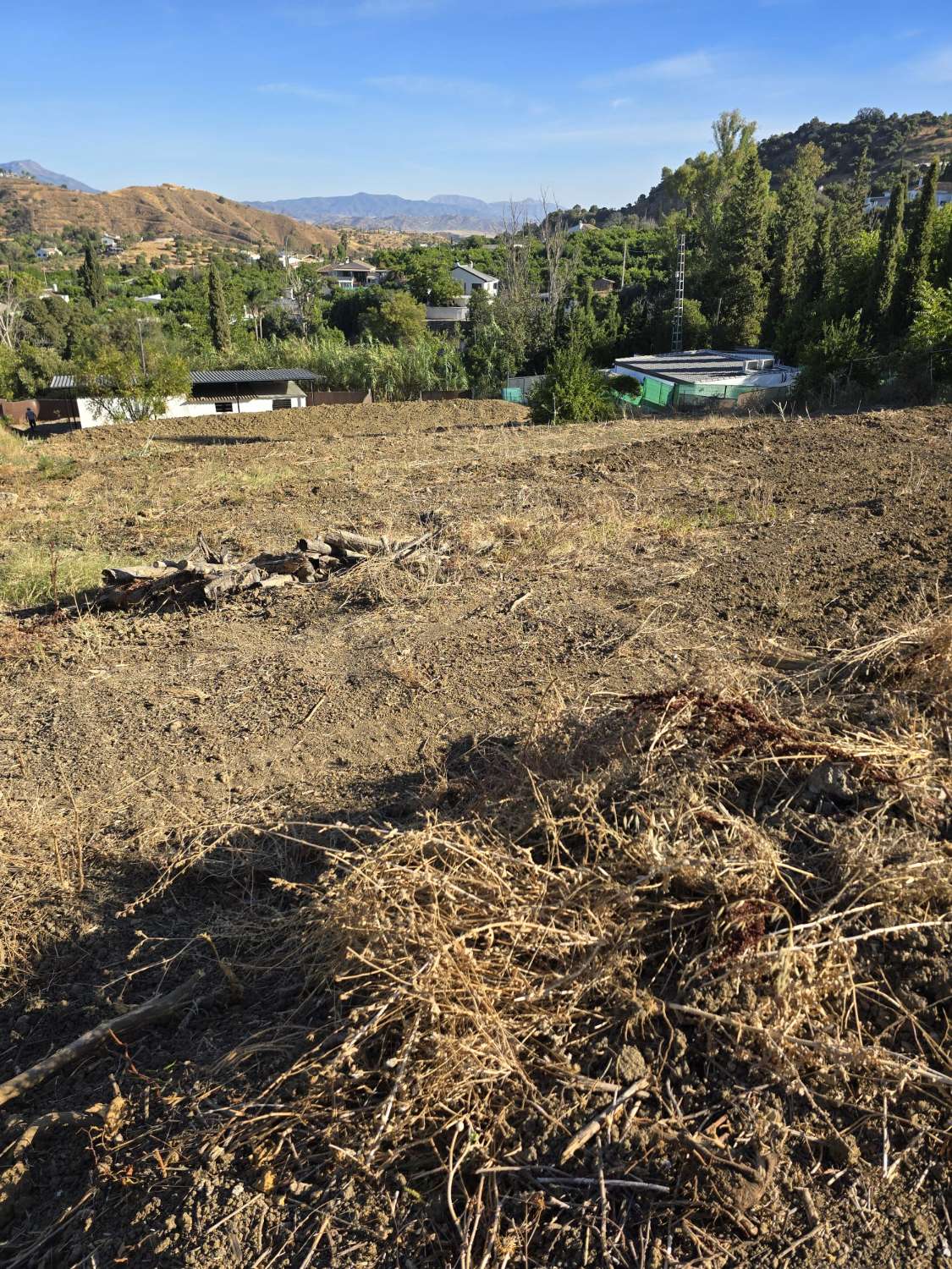 Parcela rustica con una casa registrada para reformar