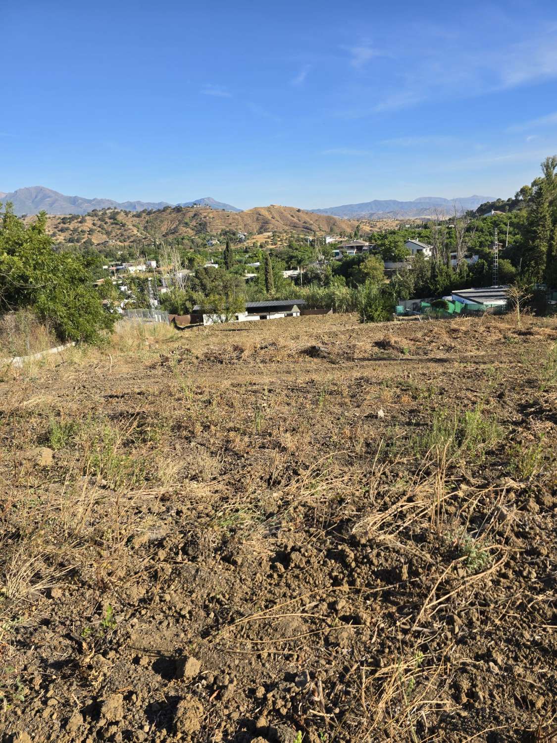Parcela rustica con una casa registrada para reformar