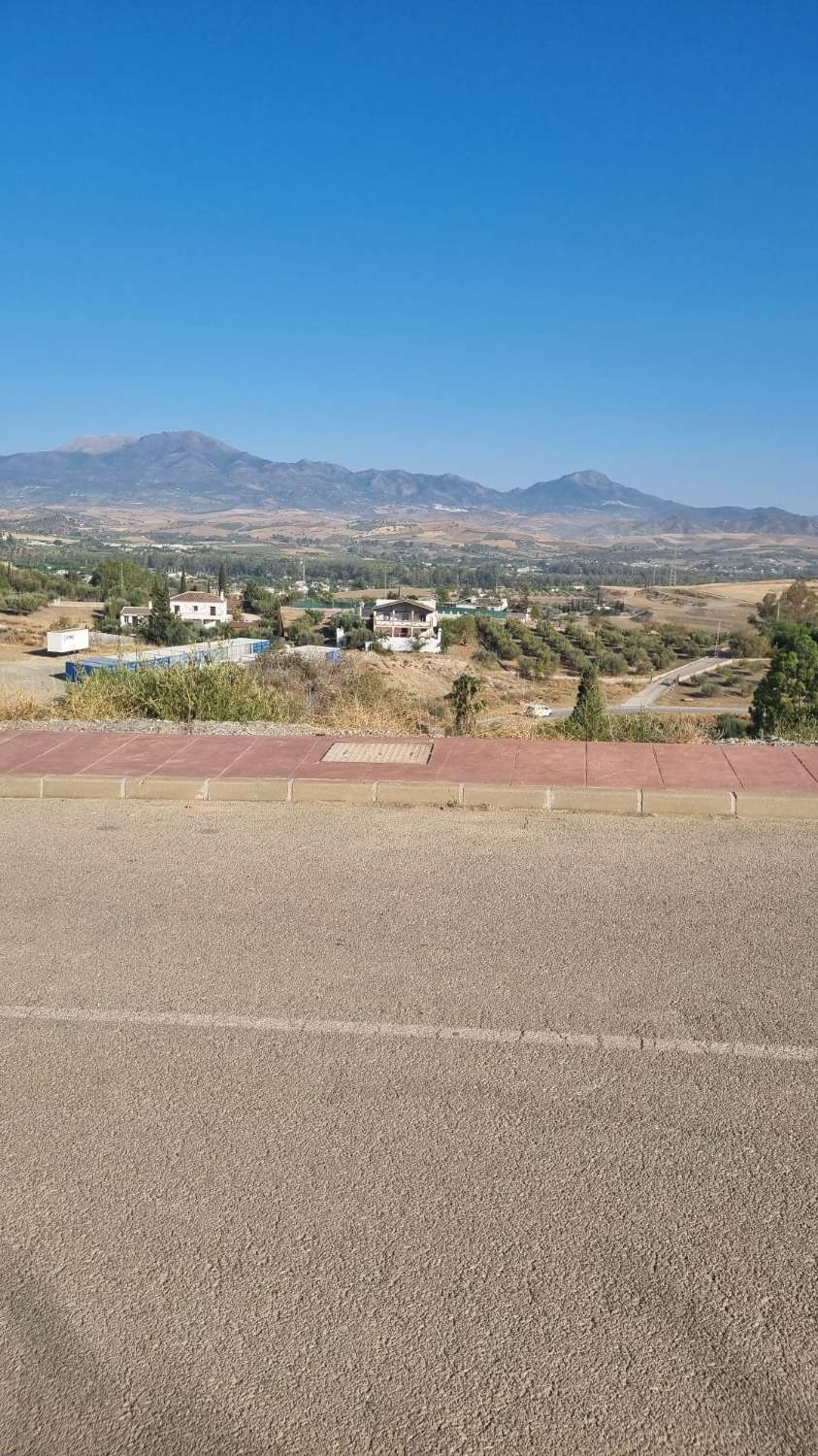 parcela en sierra chica Coín