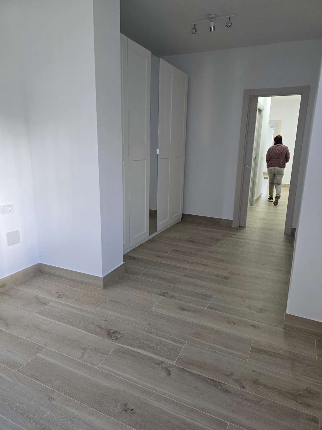 Se alquila bajo a estrenar de dos dormitorios