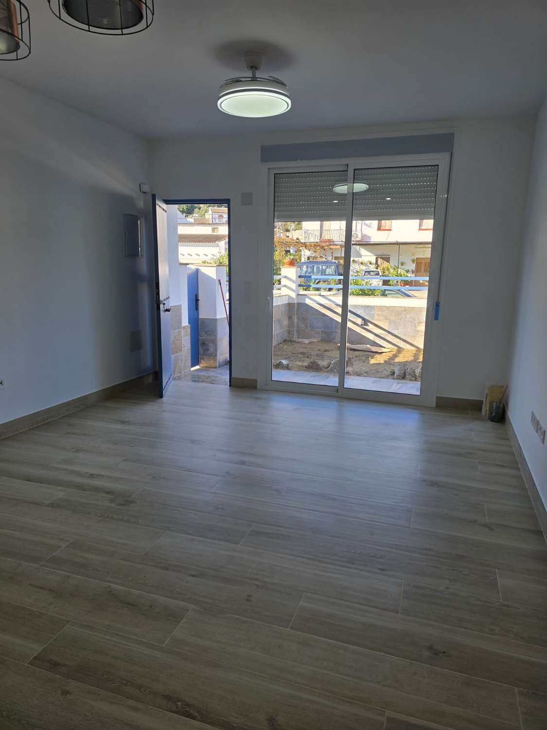 Se alquila bajo a estrenar de dos dormitorios