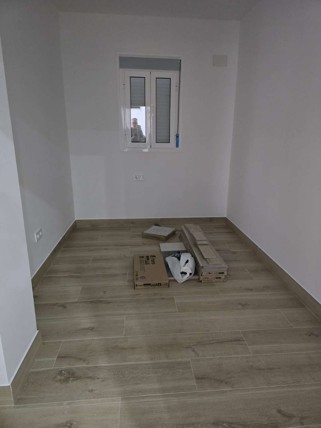 Se alquila bajo a estrenar de dos dormitorios