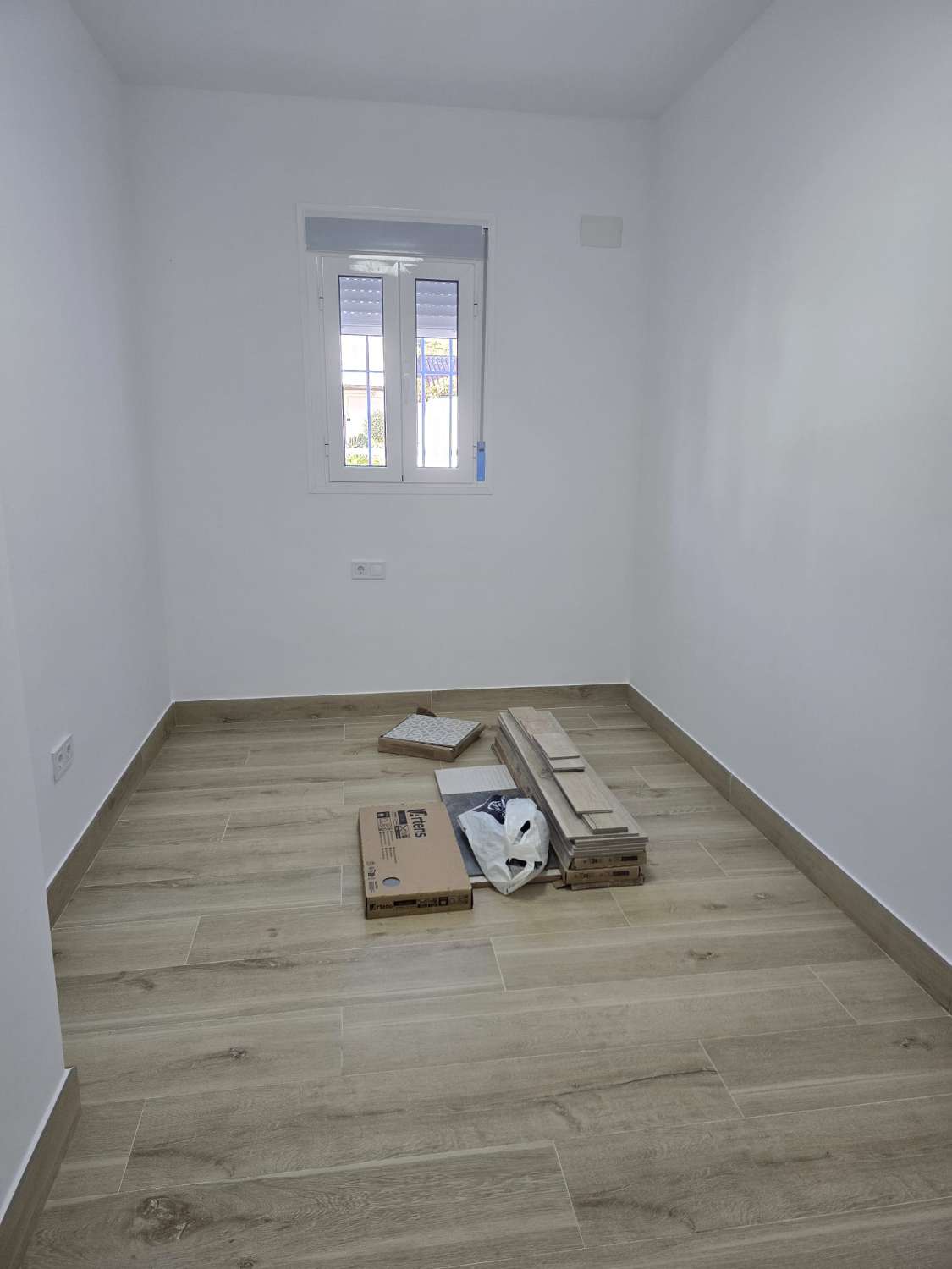 Se alquila bajo a estrenar de dos dormitorios