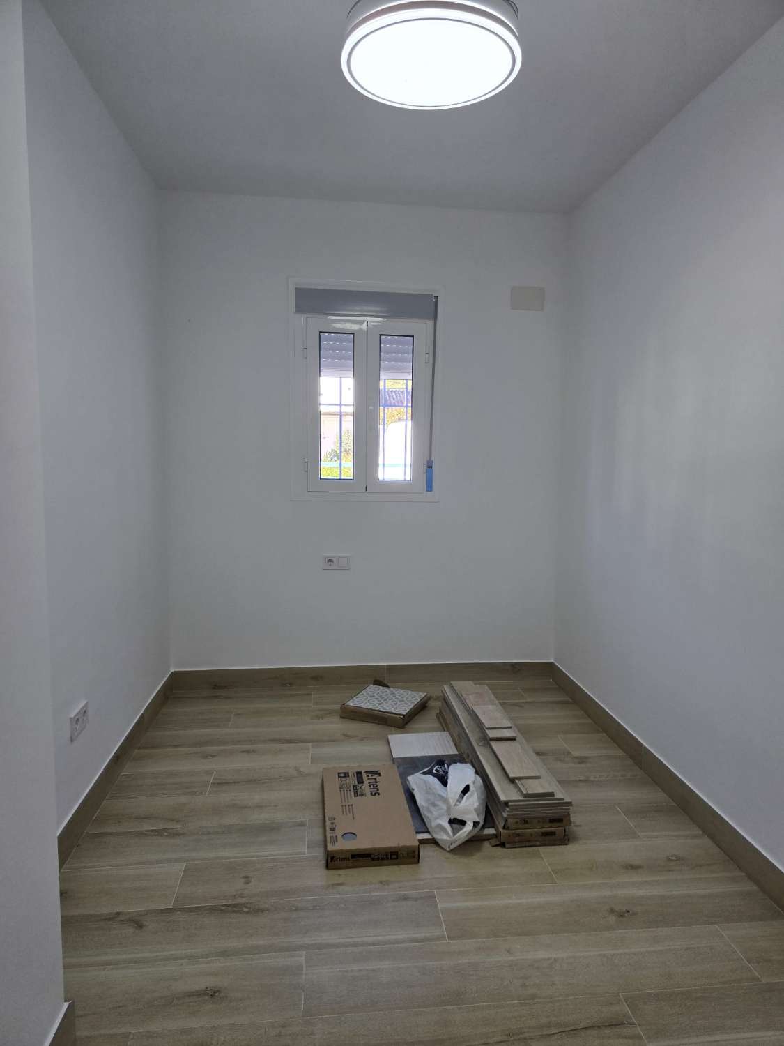 Se alquila bajo a estrenar de dos dormitorios