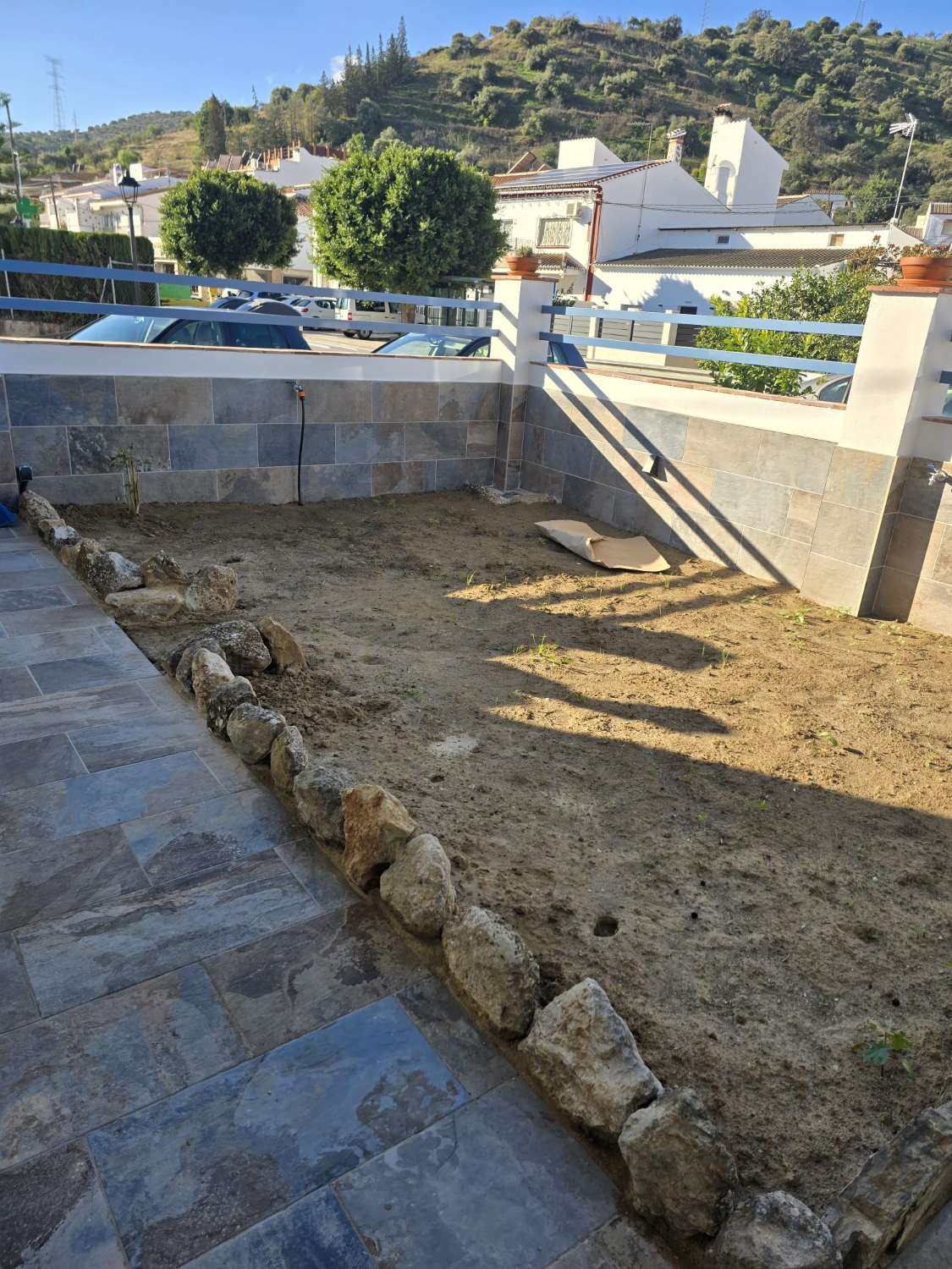 Se alquila bajo a estrenar de dos dormitorios